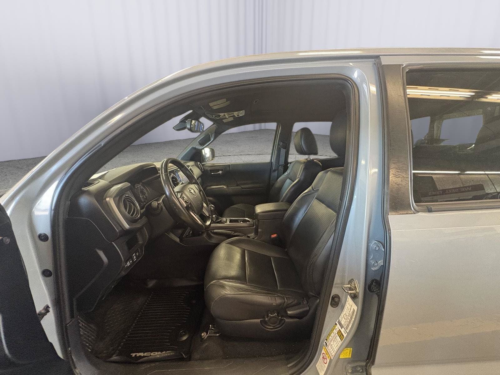 Used 2019 Toyota Tacoma TRD Off-Road AWD/4WD image 22