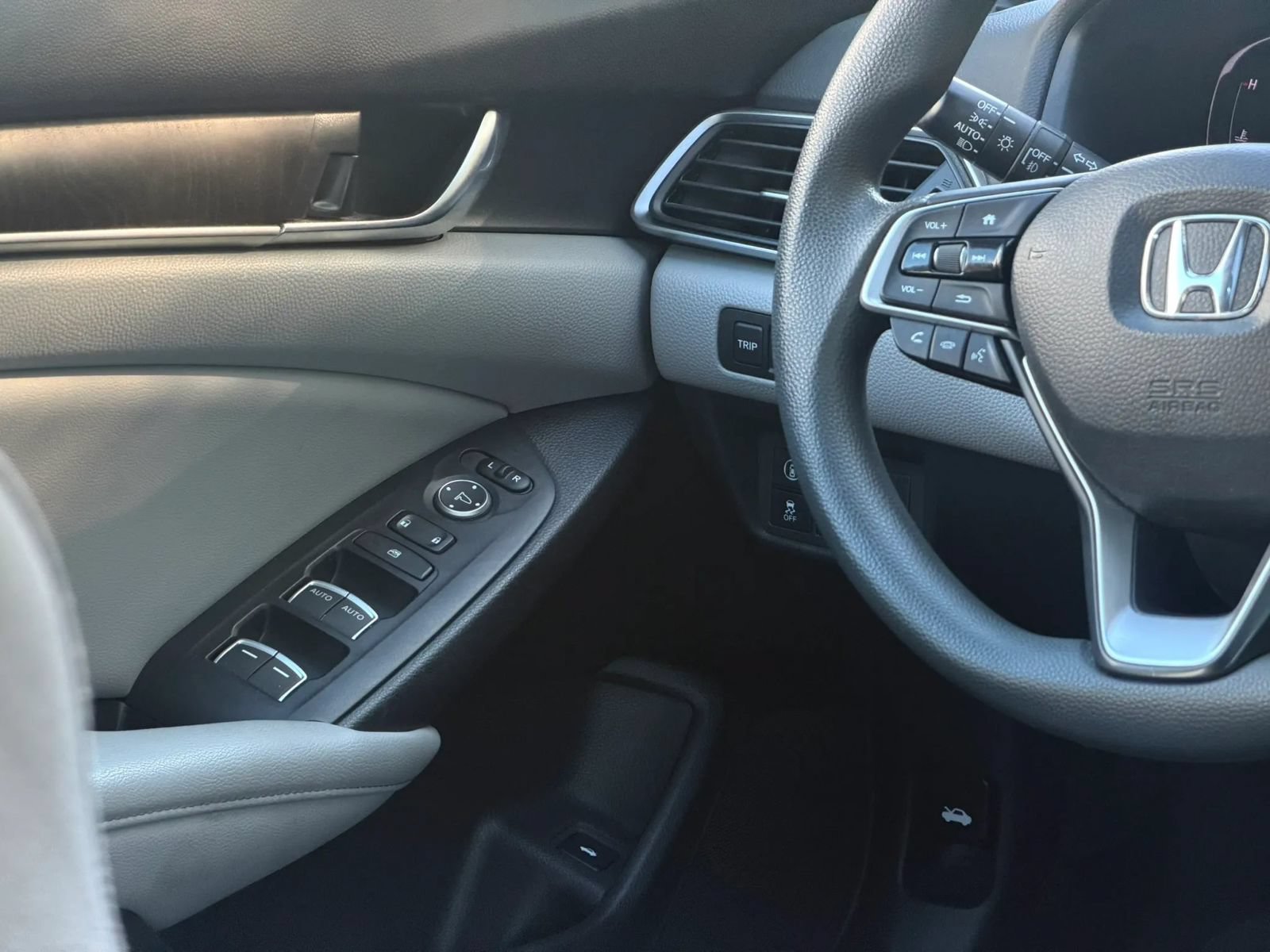 Used 2018 Honda Accord EX image 17