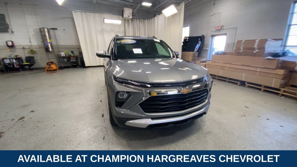 Used 2026 Chevrolet TrailBlazer LT AWD/4WD image 3