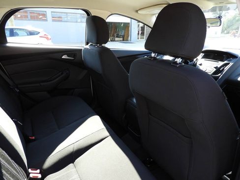 Used 2016 Ford Focus SE FWD image 26