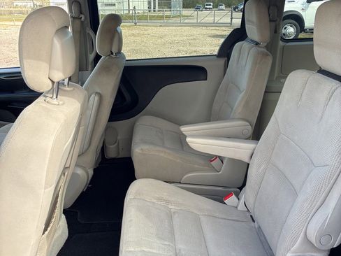 Used 2016 Dodge Grand Caravan SE w/ Quick Order Package 29E SE image 4