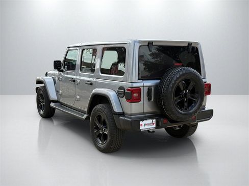 Used 2021 Jeep Wrangler Unlimited Sahara image 8