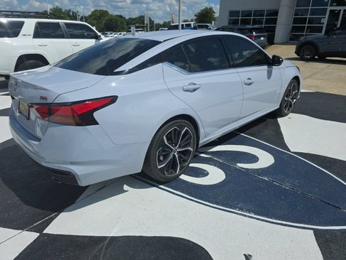 Used 2024 Nissan Altima 2.5 SR FWD image 13