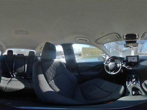 Used 2025 Toyota Corolla LE image 40