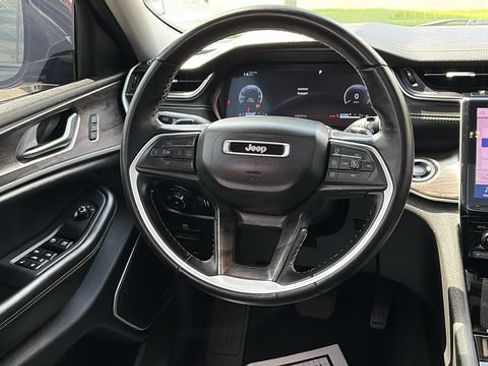 Used 2022 Jeep Grand Cherokee L Limited AWD/4WD image 25