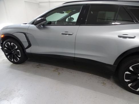 Certified 2025 Chevrolet Blazer EV RS AWD/4WD image 15
