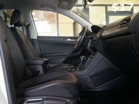 Certified 2021 Volkswagen Tiguan SE image 50