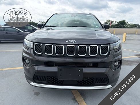 Used 2023 Jeep Compass Limited AWD/4WD image 4