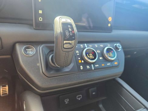 Used 2023 Land Rover Defender 110 V8 AWD/4WD image 30