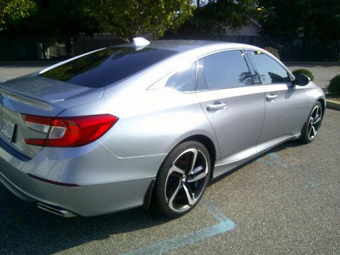 Used 2018 Honda Accord Sport image 35