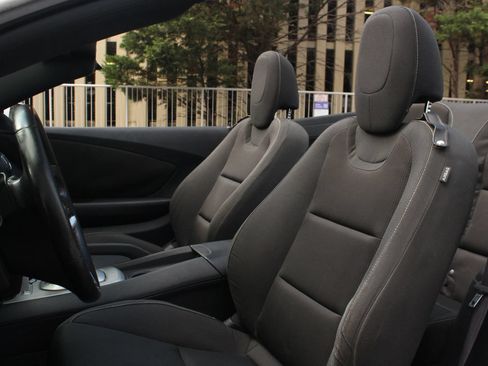Used 2015 Chevrolet Camaro LT RWD image 16