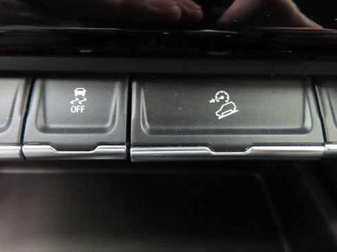 Used 2025 GMC Sierra 3500 AT4 w/ AT4 Premium Plus Package image 71