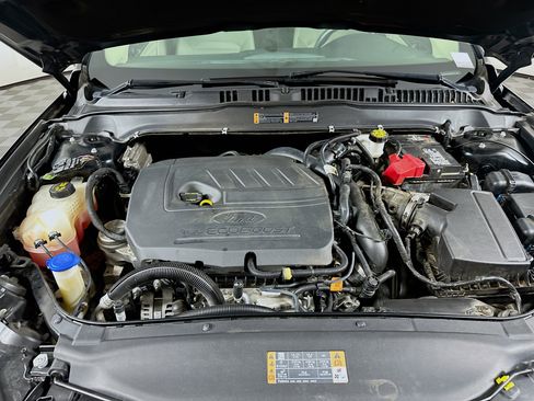 Used 2018 Ford Fusion SE w/ Fusion SE Technology Package FWD image 30