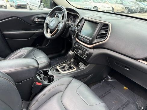 Used 2016 Jeep Cherokee Limited AWD/4WD image 28