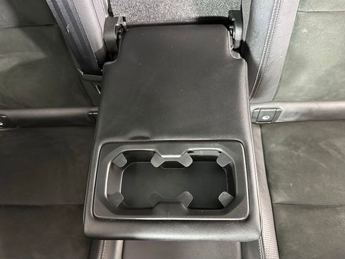 Used 2019 Volvo XC40 T5 R-Design image 32