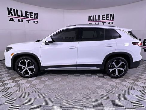 Used 2025 Volkswagen Tiguan SE image 4