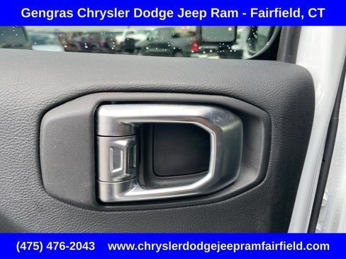 Used 2024 Jeep Wrangler Unlimited Sahara AWD/4WD image 39