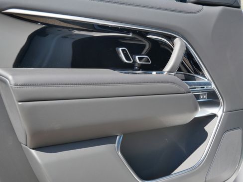 New 2026 Land Rover Range Rover Long Wheelbase SE AWD/4WD image 3