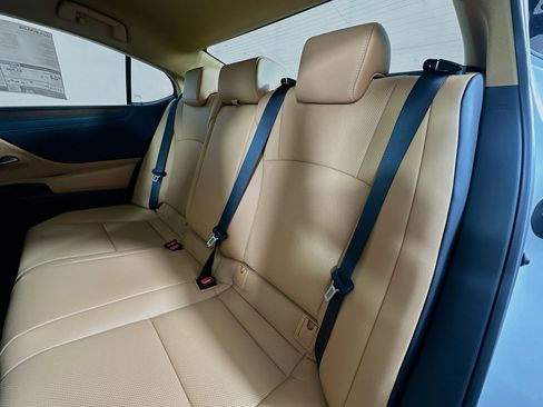 New 2025 Lexus ES 300h F Sport image 24