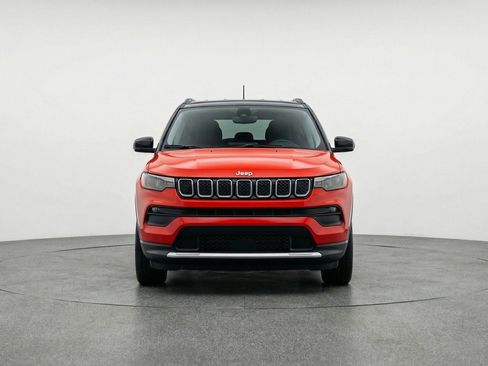 Used 2025 Jeep Compass Limited AWD/4WD image 2