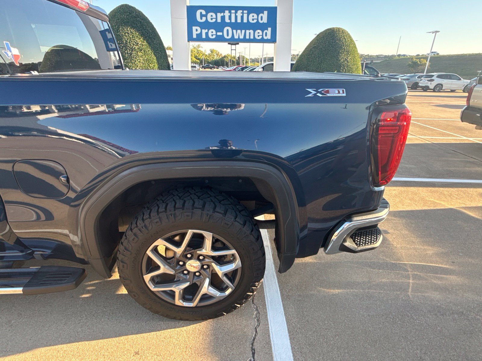 Used 2023 GMC Sierra 1500 SLT AWD/4WD image 15
