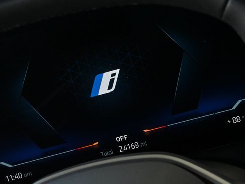 Used 2025 BMW i5 eDrive40i w/ Executive Package RWD image 34