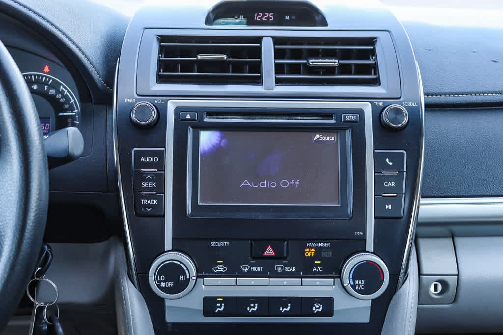Used 2014 Toyota Camry LE FWD image 13