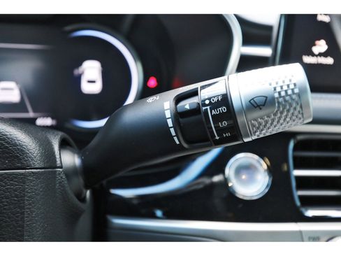 Used 2025 Genesis G70 3.3T Advanced w/ Sport Prestige Package image 20