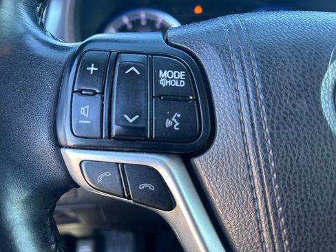 Used 2017 Toyota Highlander Limited image 29