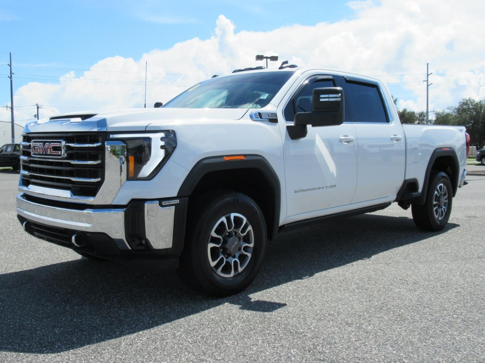Used 2024 GMC Sierra 2500 SLE w/ SLE Value Package; AWD/4WD image 3