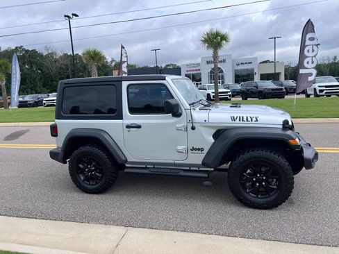 Used 2022 Jeep Wrangler Sport AWD/4WD image 2