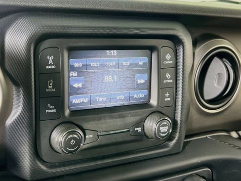 Used 2018 Jeep Wrangler Unlimited Sport S AWD/4WD image 14