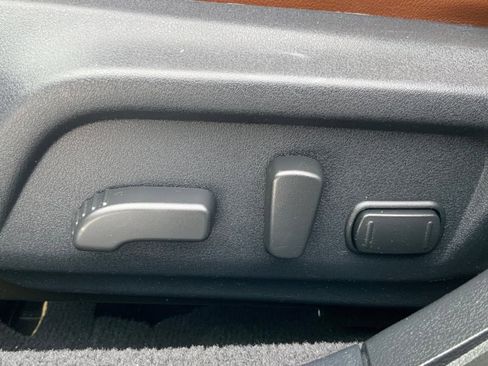 Used 2019 Subaru Outback 2.5i Touring image 18