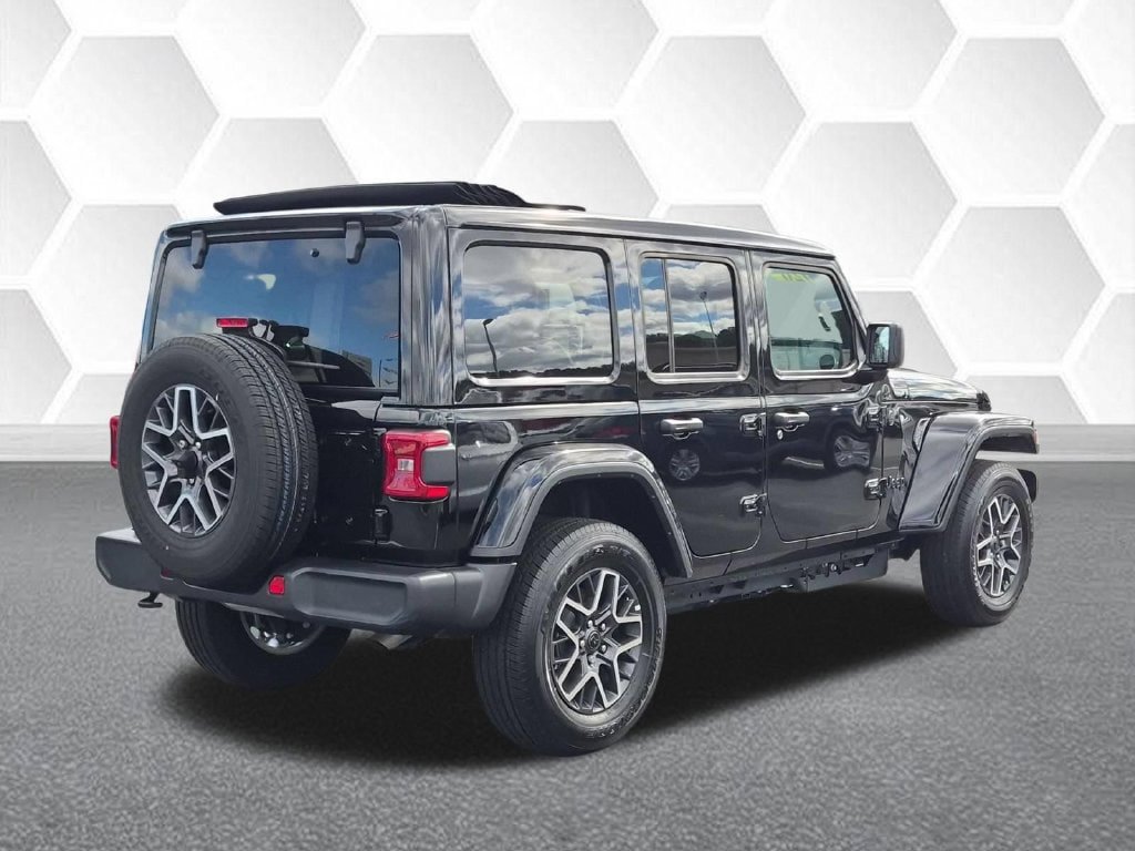 Certified 2026 Jeep Wrangler Unlimited Sahara AWD/4WD image 3
