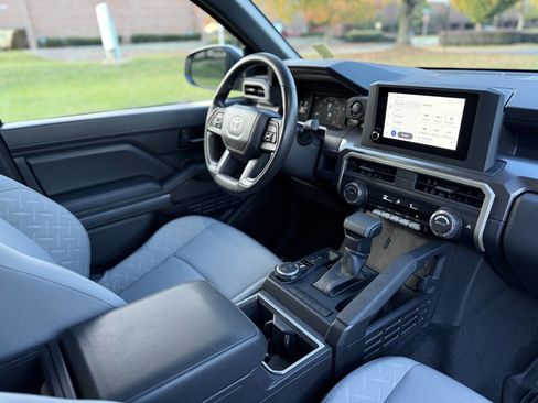Used 2025 Toyota Tacoma SR5 AWD/4WD image 16