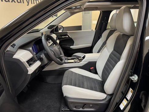 New 2026 Mitsubishi Outlander SE image 8