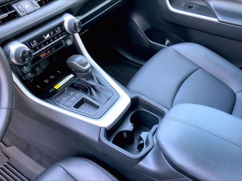 Used 2021 Toyota RAV4 XLE Premium FWD image 17