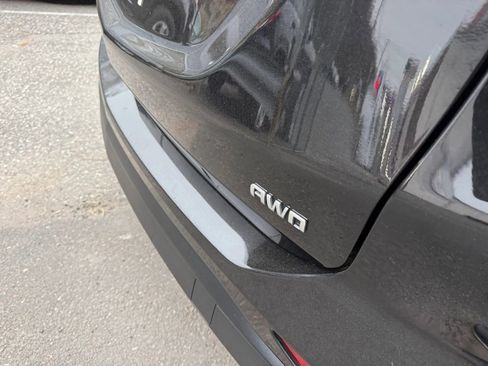 Used 2021 Chevrolet Equinox LS w/ LS Convenience Package image 9