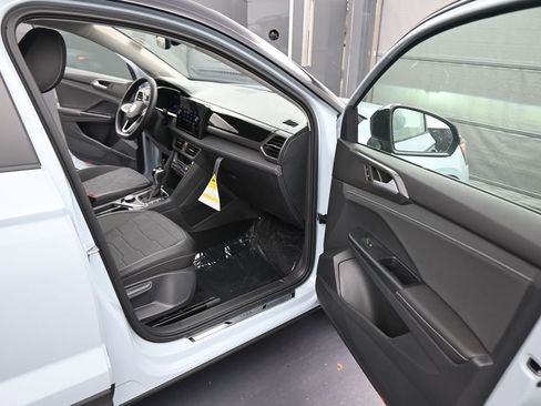 New 2026 Volkswagen Taos SE image 40