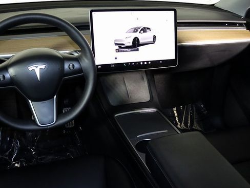 Used 2022 Tesla Model Y Performance image 15