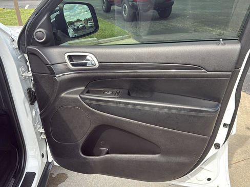 Used 2021 Jeep Grand Cherokee Limited image 18