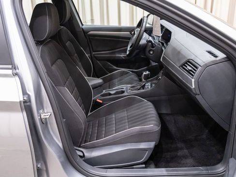 Used 2024 Volkswagen Jetta Sport image 10