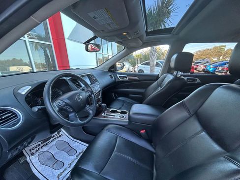 Used 2019 Nissan Pathfinder Platinum image 10