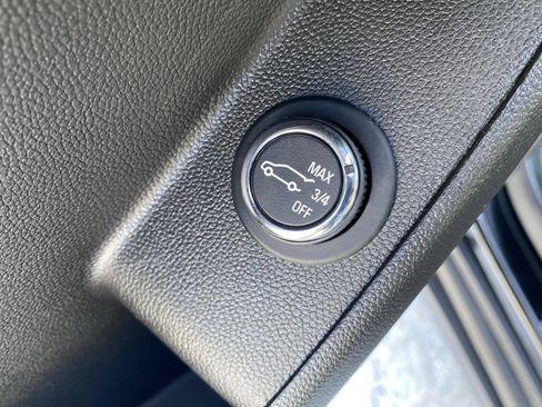 Used 2023 Chevrolet Traverse LT w/ LT Premium Package image 22