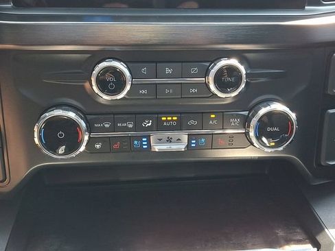 Used 2024 Ford F250 Lariat w/ Lariat Ultimate Package AWD/4WD image 16