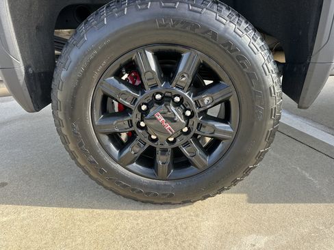 Used 2024 GMC Sierra 2500 AT4 w/ AT4 Premium Plus Package image 18