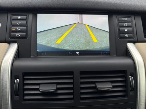 Used 2019 Land Rover Discovery Sport AWD/4WD image 29