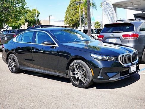 Used 2026 BMW 530i w/ Premium Package RWD image 6