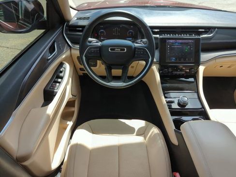 Used 2022 Jeep Grand Cherokee Limited AWD/4WD image 13