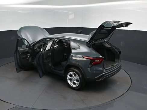 New 2026 Chevrolet Trax LS w/ LS Convenience Package FWD image 47